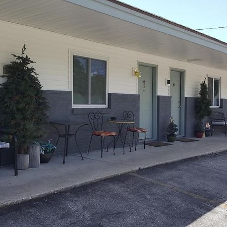 Bear Cove Inn Saint-Ignace Extérieur photo