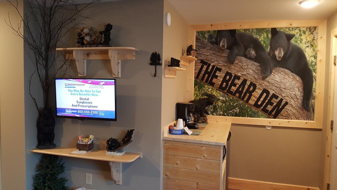 Bear Cove Inn Saint-Ignace Extérieur photo