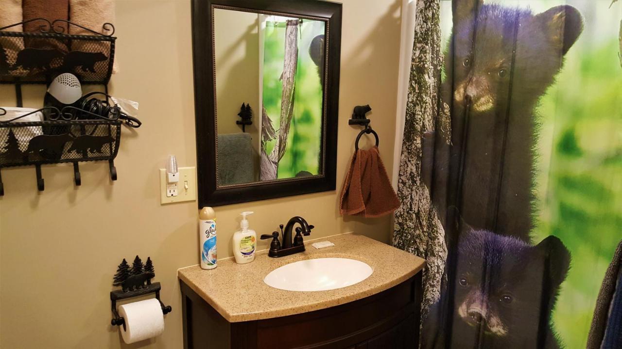 Bear Cove Inn Saint-Ignace Extérieur photo